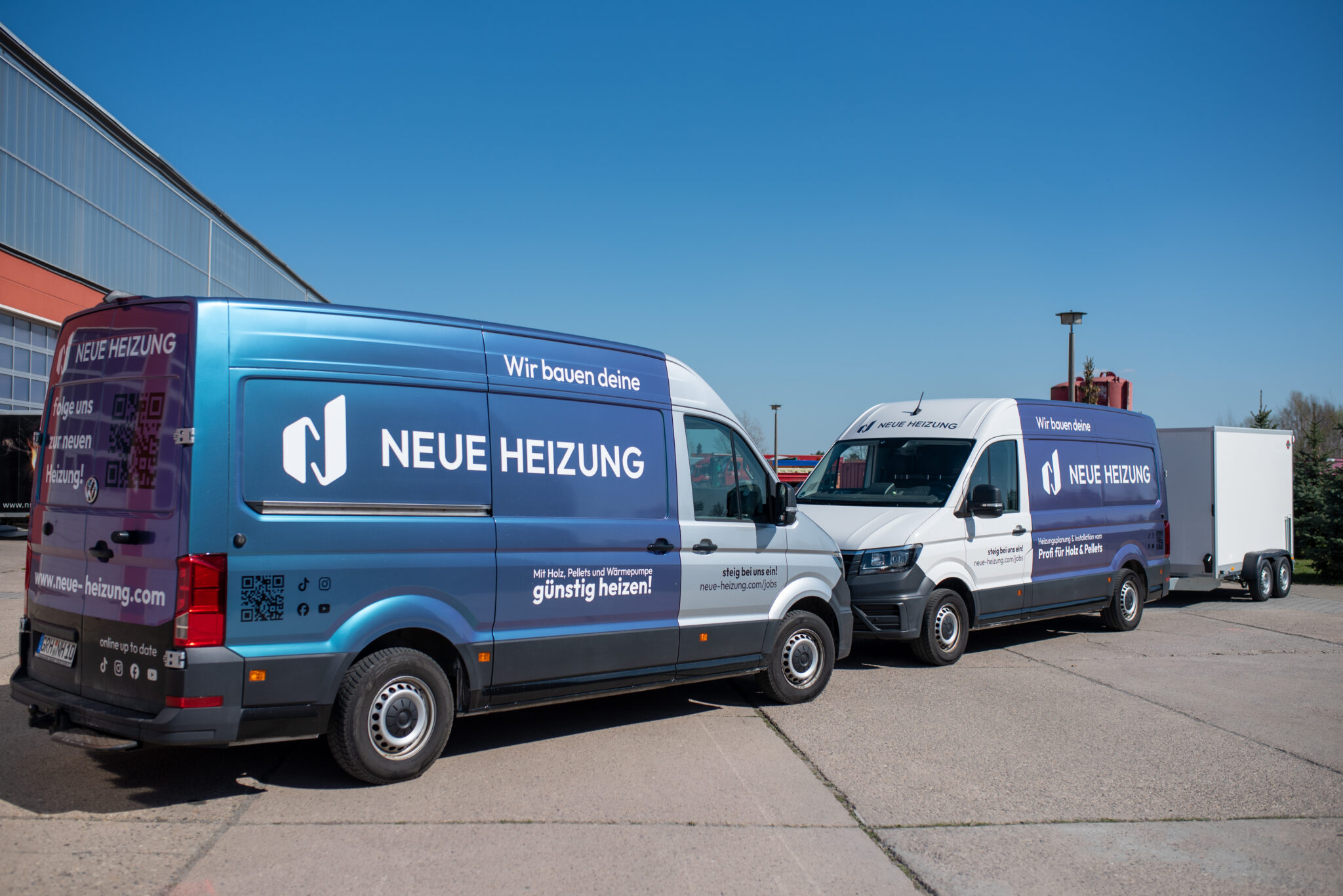 Techniker der Neue Heizung GmbH bei der Arbeit